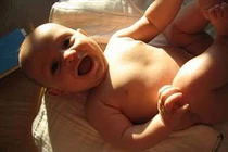 Tắm nắng đúng cách cho bé yêu