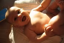 Tắm nắng đúng cách cho bé yêu