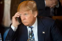 Thành tổng thống, ông Donald Trump phải dùng điện thoại "cùi bắp"?