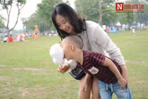 Chùm ảnh: Những khoảnh khắc xúc động về tình mẫu tử 