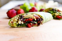 Siêu lạ bánh rau bina cuộn hoa atiso bơ rau thập cẩm 