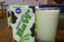 Cục ATTP lên tiếng vụ trẻ uống sữa Ba Vì có “vật thể lạ“