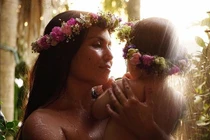 “Bộ ảnh mẹ con nàng tiên cá” đẹp như cổ tích