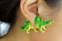 Hoa tai hình khủng long có 1 không 2 gây sốt