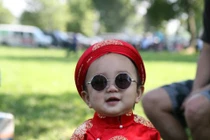 Bé yêu cực ngộ nghĩnh với áo dài khăn xếp