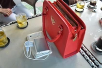 Tài xế taxi ép 2 tên cướp vào lề đường, đòi lại của