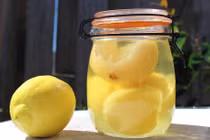 Vào bếp cuối tuần: Cách làm chanh muối không bị đắng