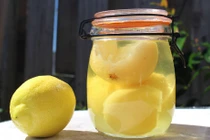 Vào bếp cuối tuần: Cách làm chanh muối không bị đắng