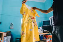 Ảnh: Trạch Xá - nơi đấng nam nhi sinh ra để may áo dài