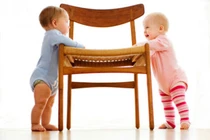 Cách cứu đôi chân vòng kiềng của bé