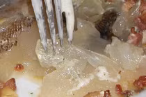 Món ngon kinh dị: cá tuyết phân hủy bốc mùi 