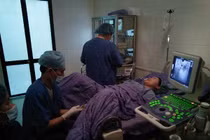 Cận cảnh chọc trứng thụ tinh ống nghiệm ở BV Phụ sản TƯ