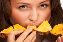 Tác hại khủng khiếp không ngờ tới nếu ăn dứa sai cách