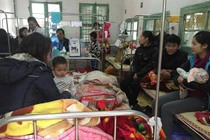 Người già trẻ nhỏ kéo nhau nhập viện vì trời rét kỷ lục