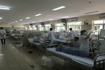 18 bệnh nhân chạy thận sốc phản vệ: "Zoom" ca chạy thận ở BV Bạch Mai