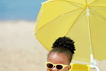 Chùm ảnh bé diện bikini như siêu mẫu đốt cháy bãi biển