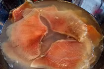 Món ăn mùi toilet hút khách kỳ lạ nhất thế giới