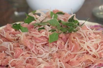 Ngộ độc, chết người vì món gỏi sống khoái khẩu