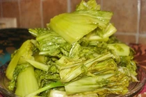 Mẹo hay loại bỏ chất độc trong dưa muối, cà muối 