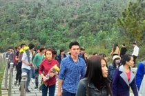 Người dân tấp nập viếng Đại tướng Võ Nguyên Giáp ngày đầu năm