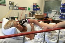 Qúy bà bị vỡ ngực vì Kangaroo tấn công