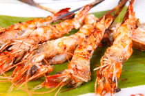 Sai lầm chết người khi cho trẻ ăn tôm không đúng cách