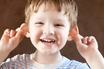 Mách mẹ mẹo lấy ráy tai cho bé đúng cách