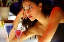 Chồng giàu có chết sững khi biết lý do vợ cặp bồ 