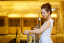 Sau khi sinh con thứ 3, Jennifer Phạm ngày càng quyến rũ