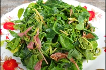 Cách chế biến món rau đồ lòng cá của người Mường