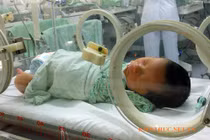 Sức sống mãnh liệt của bé và mẹ ngừng tim khi chuyển dạ