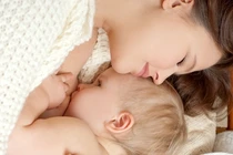 Độc chiêu tuyệt vời giúp mẹ nhiều sữa cho con bú