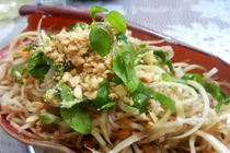 Nộm hoa chuối tai heo chua ngọt