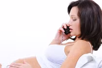 Bí quyết giúp mẹ bầu tránh xa bức xạ điện thoại