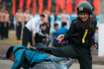 Nữ đặc nhiệm công phá tảng đá, tay không quật ngã côn đồ