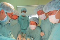 Dùng đại tràng thay thế thực quản bệnh nhi 19 tháng tuổi