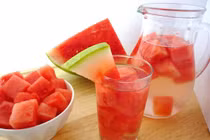 Uống gì detox mùa hè để khỏe đẹp như hot girl