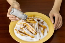 Lý do ăn mặn khiến bạn dễ bị ung thư dạ dày