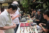 Chợ đồ “xưa” giữa lòng Hà Nội "mới"