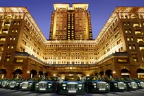 Những khách sạn cực sang trong “bom tấn 007”