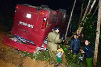 Tin mới nhất xe khách chở 47 người lao xuống vực