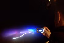 Sinh vật phát quang như người ngoài hành tinh ở Anh