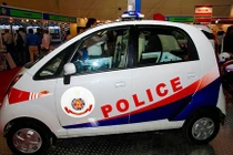 “Mổ xe” mẫu xe cảnh sát rẻ nhất thế giới