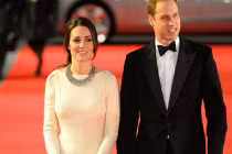 Công nương Kate đẹp ngọt ngào sánh bước bên Hoàng tử 