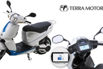 Cận cảnh xe máy điện nối điện thoại vừa đổ bộ VN