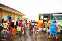 Cảnh dân miền Trung trốn chạy siêu bão Haiyan