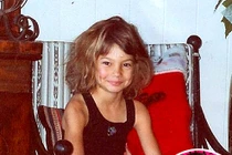 Ảnh hiếm: Thời thơ ấu của siêu “chân dài” đình đám