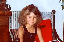 Ảnh hiếm: Thời thơ ấu của siêu “chân dài” đình đám