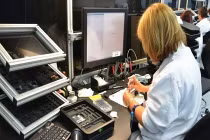 Tham quan nhà máy sản xuất điện thoại siêu sang Vertu