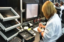 Tham quan nhà máy sản xuất điện thoại siêu sang Vertu